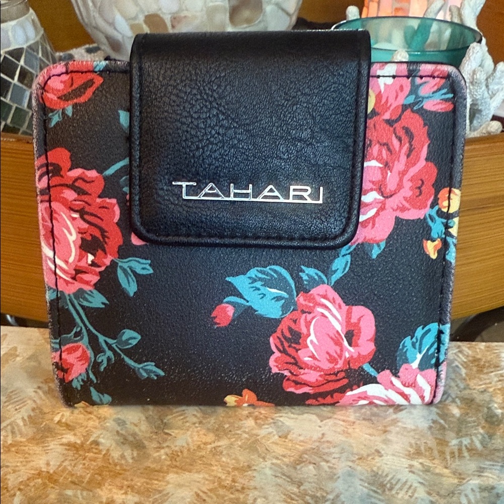 🛍5 for $20 🛍️ Tahari Black and Pink Floral Wallet